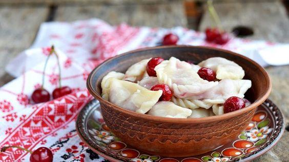 Вареники из вишни / pinterest.ru Вареники из вишни / pinterest.ru