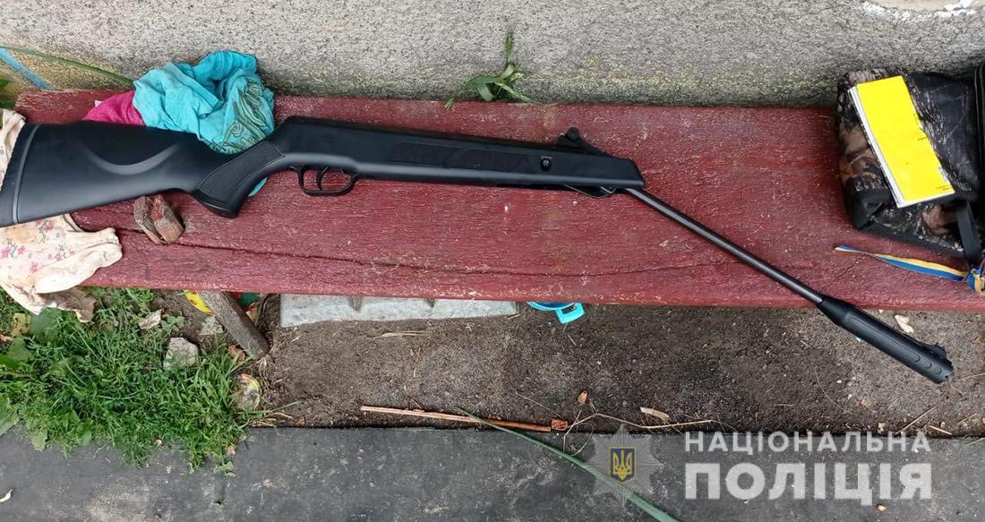Подросток подстрелил 11-летнего родственника / фото пресс-служба Нацполиции Житомирской области Подросток подстрелил 11-летнего родственника / фото пресс-служба Нацполиции Житомирской области