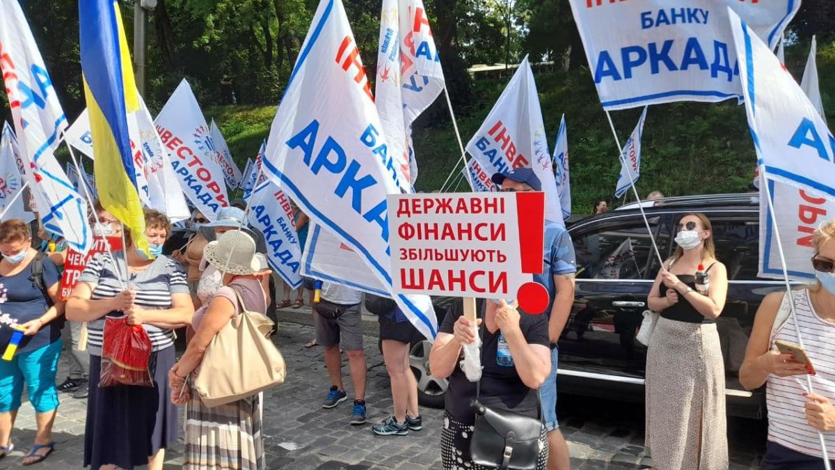 Зараз інвестори знаходяться під Кабміном / фото УНІАН/Дмитро Хилюк Зараз інвестори знаходяться під Кабміном / фото УНІАН/Дмитро Хилюк