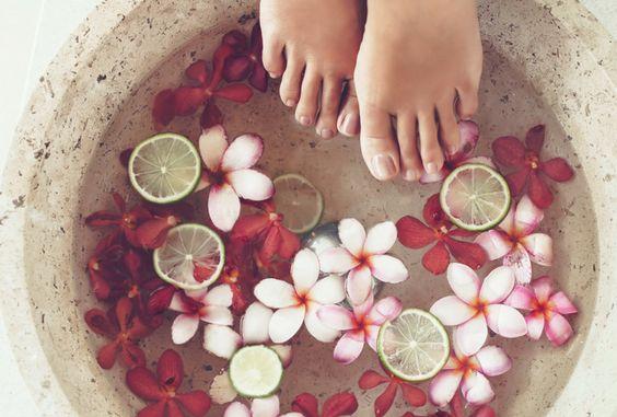 Полезные ванночки для ног / pinterest.ru Полезные ванночки для ног / pinterest.ru
