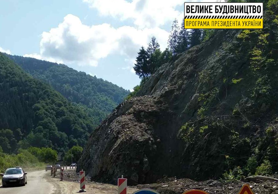 'Велике будівництво' Зеленського: на Закарпатті розбили скелю, щоб розширити трасу Н-09 'Велике будівництво' Зеленського: на Закарпатті розбили скелю, щоб розширити трасу Н-09
