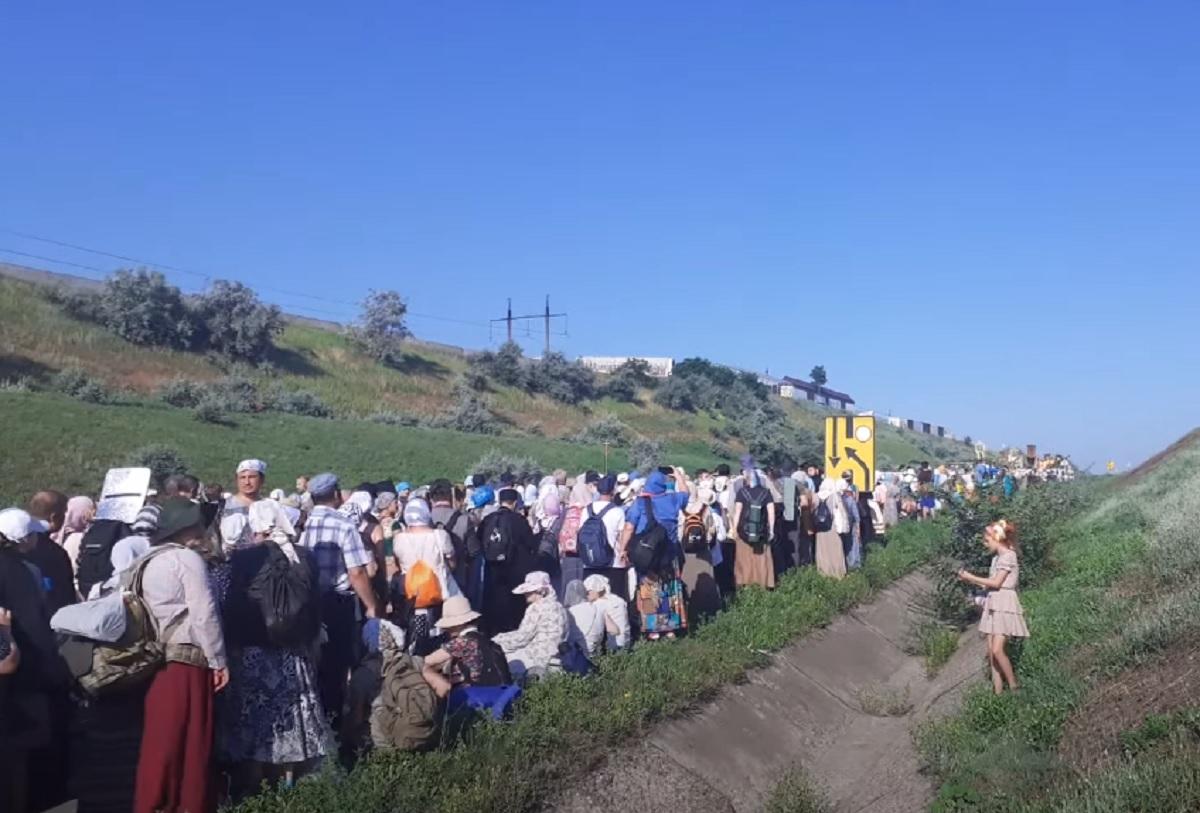 Шествие проходит по благословению митрополита Одесского и Измаильского Агафангела / Скриншот Шествие проходит по благословению митрополита Одесского и Измаильского Агафангела / Скриншот