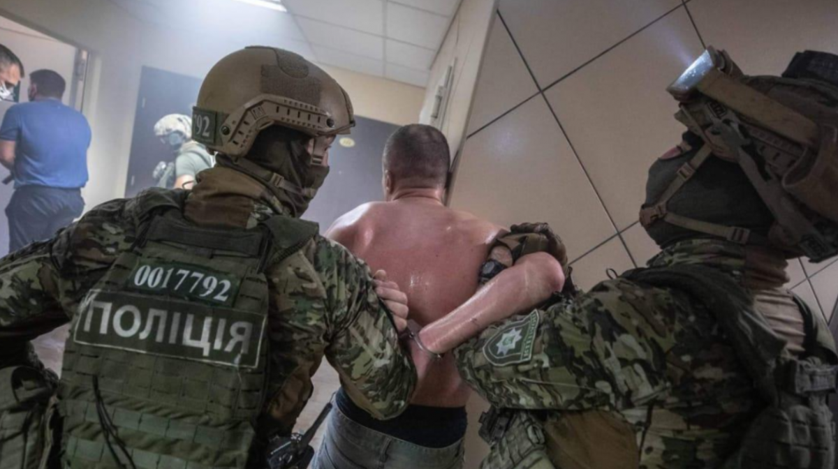 7 липня чоловік відкрив вогонь по людях / фото kyiv.npu.gov.ua 7 липня чоловік відкрив вогонь по людях / фото kyiv.npu.gov.ua