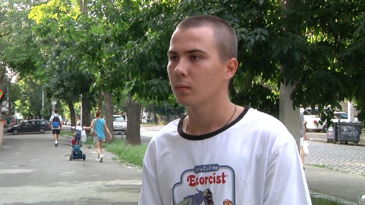 Кирило Бурда запевняє, що йому погрожували психлікарнею та фізичним насиллям / фото suspilne.media Кирило Бурда запевняє, що йому погрожували психлікарнею та фізичним насиллям / фото suspilne.media