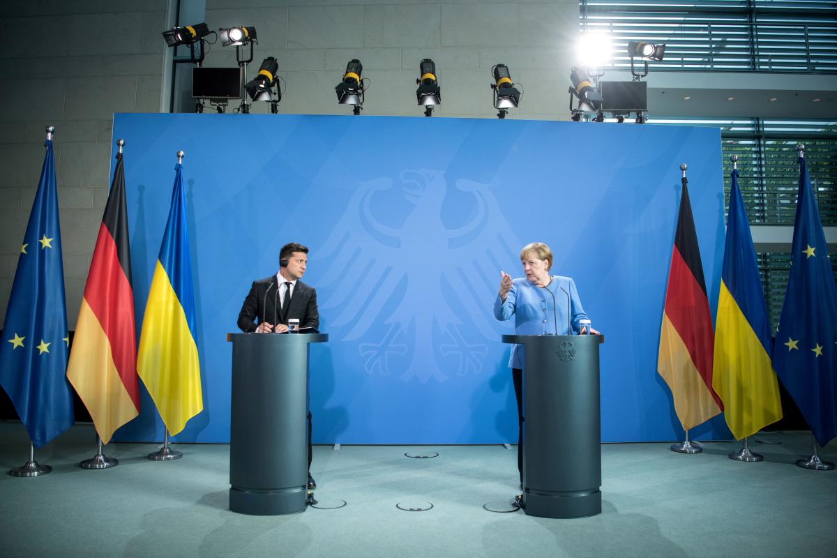 Зеленский на пресс-конференции с Меркель допустил ошибку / фото REUTERS