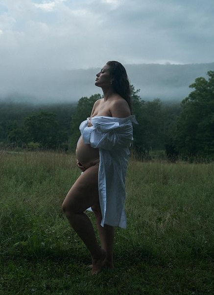 instagram.com/ashleygraham/ instagram.com/ashleygraham/