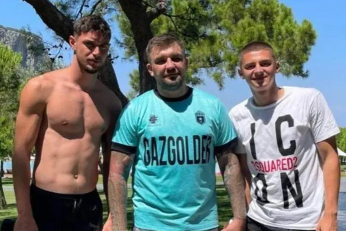 Українські футболісти сфотографувалися з Бастою / фото instagram.com/mikola_16 Українські футболісти сфотографувалися з Бастою / фото instagram.com/mikola_16