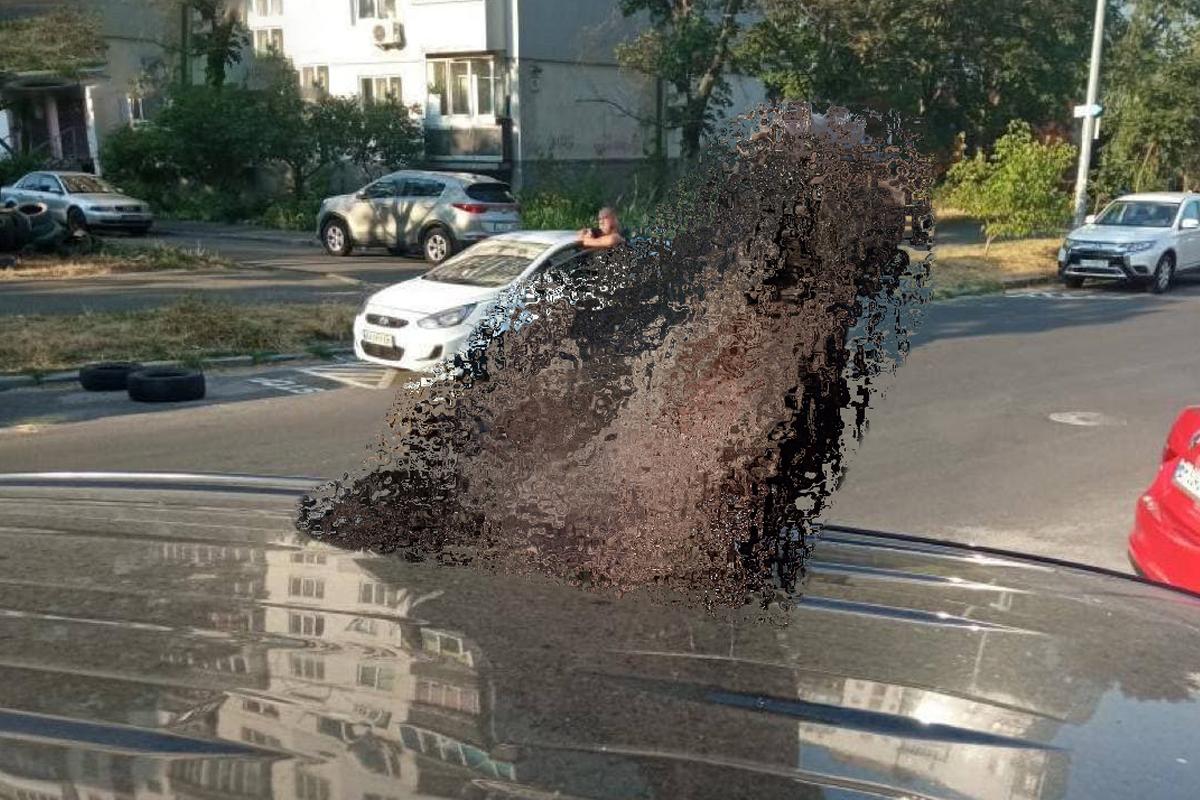 Инцидент произошел на улице Каховской / фото: Киев Оперативный Facebook Инцидент произошел на улице Каховской / фото: Киев Оперативный Facebook