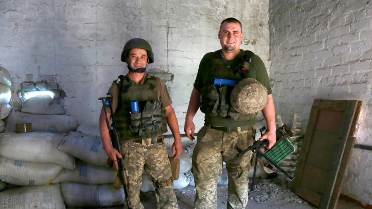 "Фізрук" разом зі своїм учнем "Жигулем" / фото Оперативно-тактичне угруповання "Схід" "Фізрук" разом зі своїм учнем "Жигулем" / фото Оперативно-тактичне угруповання "Схід"