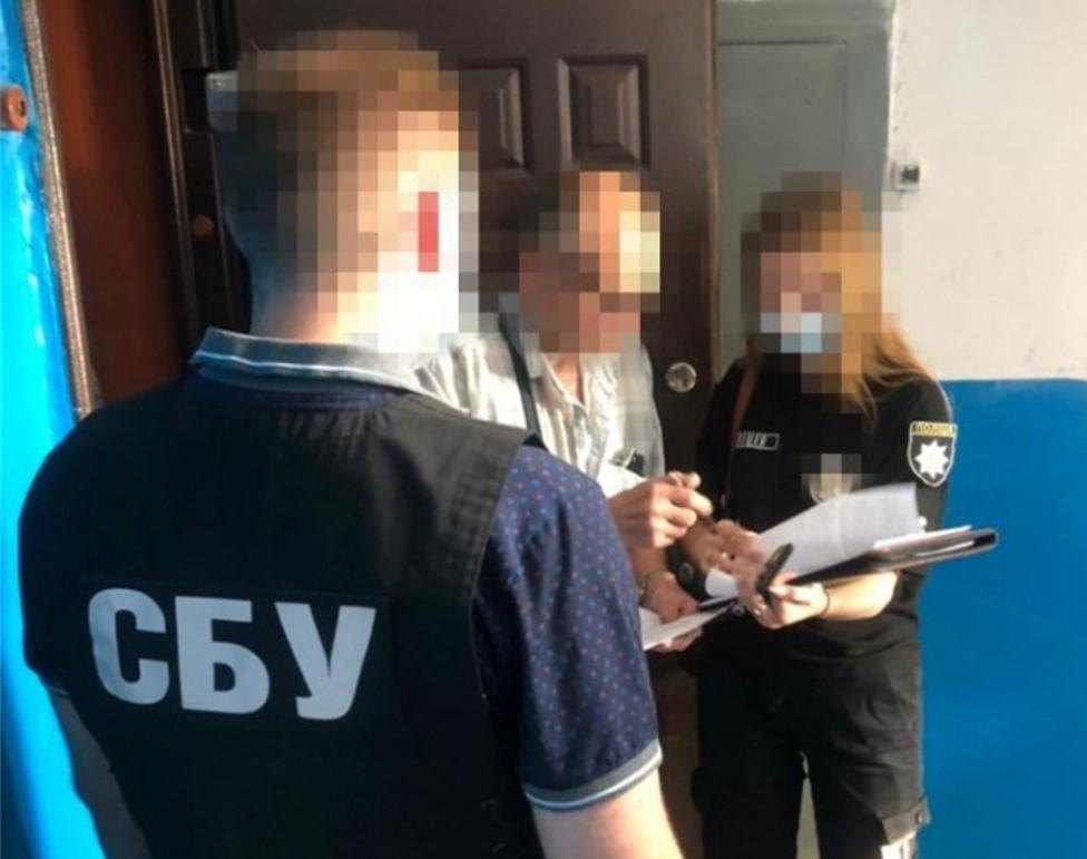 СБУ "накрила" фейкову "міськраду" Енергодара / фото прес-служба СБУ СБУ "накрила" фейкову "міськраду" Енергодара / фото прес-служба СБУ