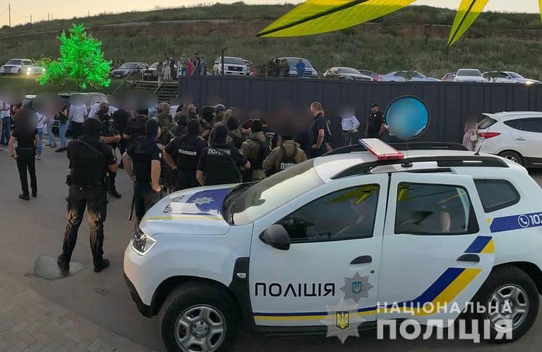 Усіх гостей весілля затримали / фото НПУ Усіх гостей весілля затримали / фото НПУ