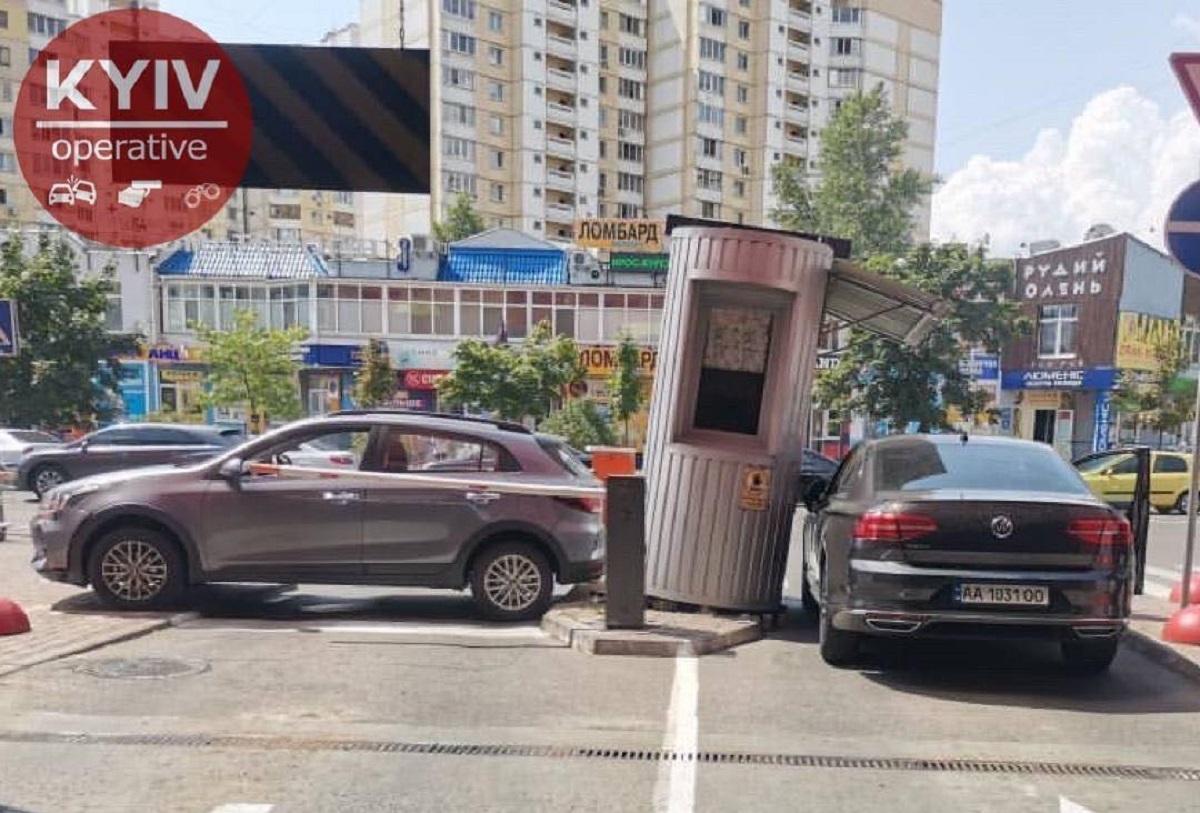 Постраждалих внаслідок аварії немає / фото facebook.com/KyivOperativ Постраждалих внаслідок аварії немає / фото facebook.com/KyivOperativ