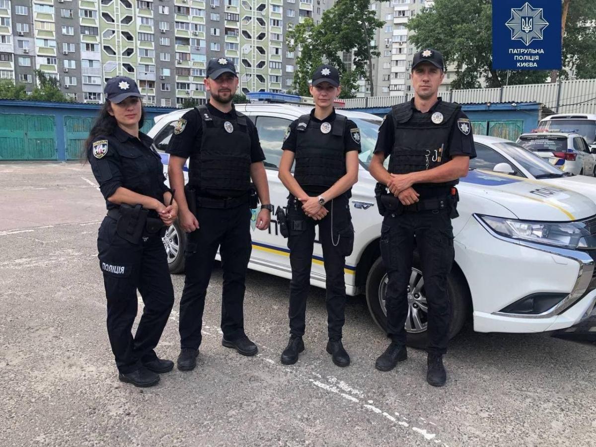 Столичные патрульные спасли женщину / Нацполіція Столичные патрульные спасли женщину / Нацполіція