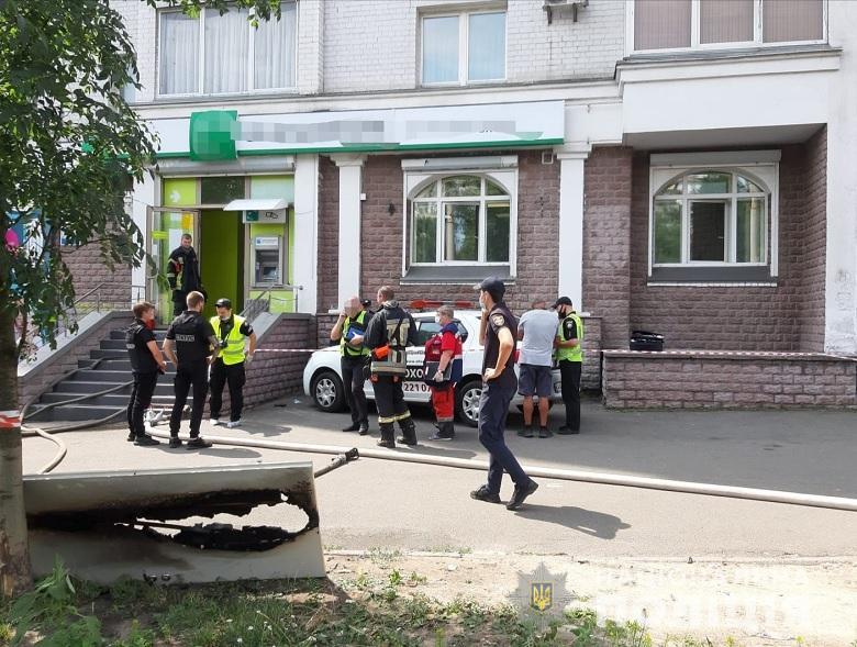 В Киеве пытались ограбить банк / Нацполиция В Киеве пытались ограбить банк / Нацполиция