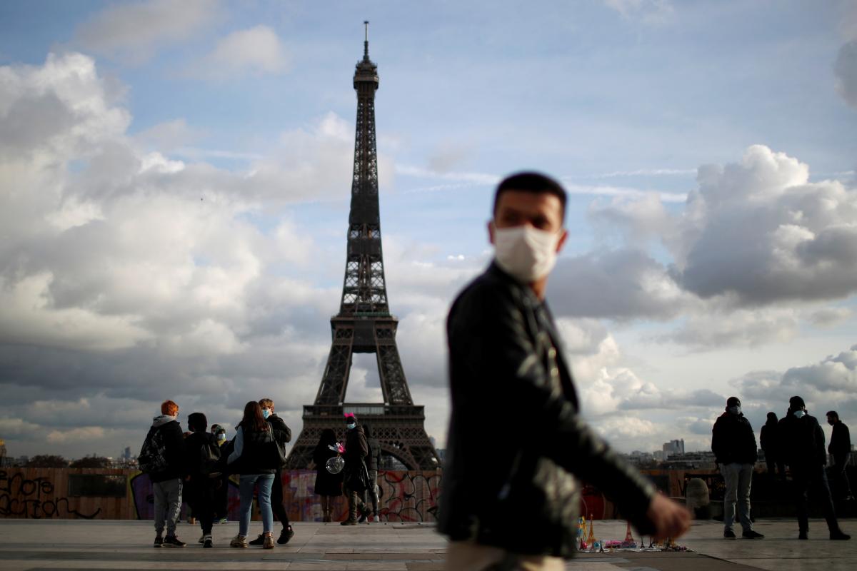 Во Франции отменяют коронавирусные огрничения / фото REUTERS