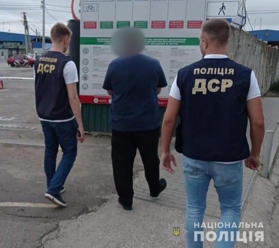 Молдавского "криминального авторитета" депортировали из Украины / фото npu.gov.ua Молдавского "криминального авторитета" депортировали из Украины / фото npu.gov.ua