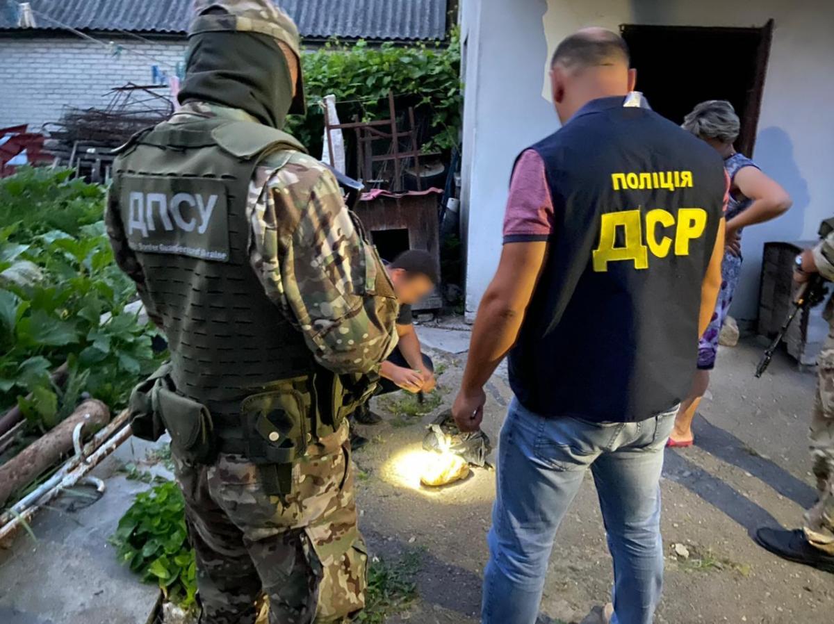 Вилучено близько 300 кг обробленого та необробленого бурштину \ фото dpsu.gov.ua Вилучено близько 300 кг обробленого та необробленого бурштину \ фото dpsu.gov.ua