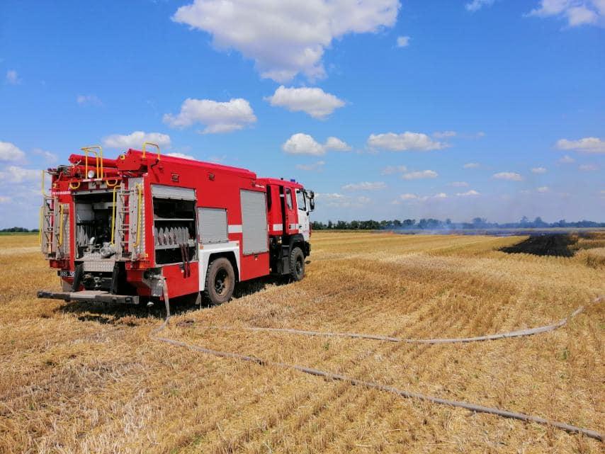 Вогнеборці загасили пожежу силами двох підрозділів / фото - facebook.com/DSNSMYKOL Вогнеборці загасили пожежу силами двох підрозділів / фото - facebook.com/DSNSMYKOL