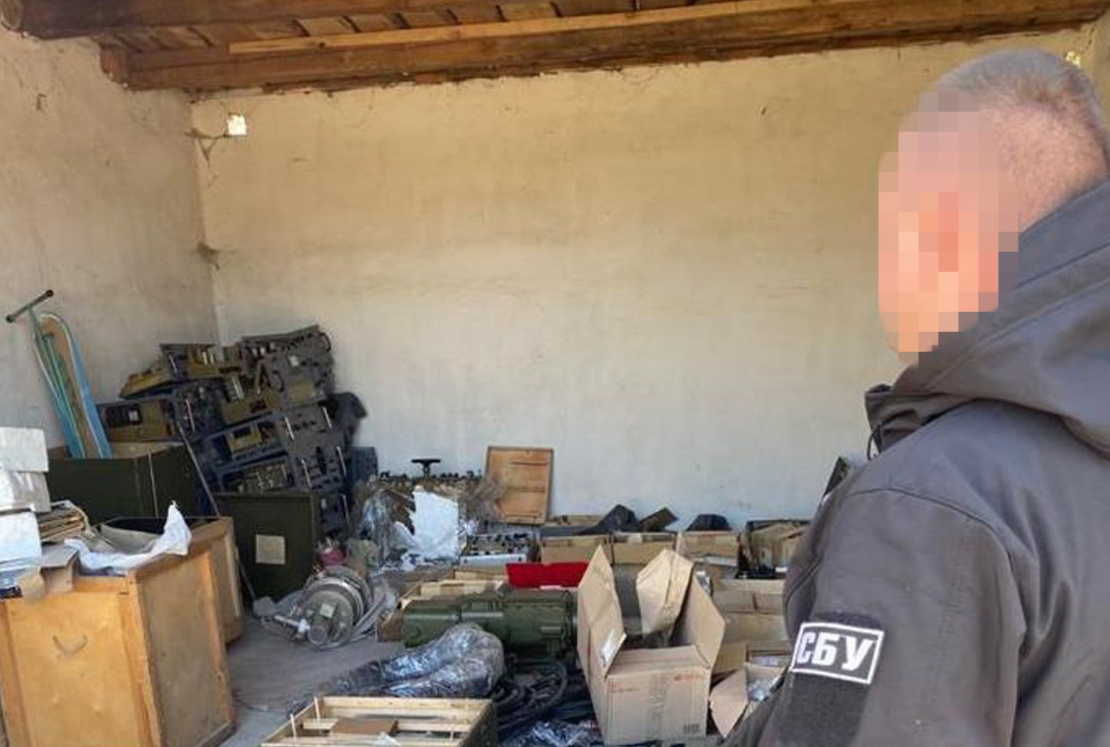 Сотрудники СБ предотвратили вывоз военных компонентов из Украины / СБУ Сотрудники СБ предотвратили вывоз военных компонентов из Украины / СБУ