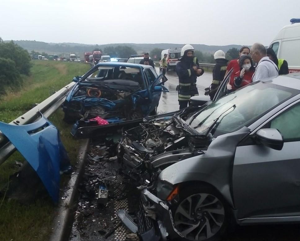 У ДТП на трасі Київ-Чоп постраждали семеро людей / фото прес-служба поліції Львівської області У ДТП на трасі Київ-Чоп постраждали семеро людей / фото прес-служба поліції Львівської області