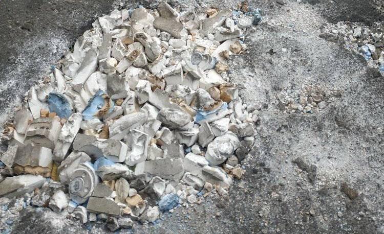 Стоматологи часто намагаються вирішити проблему з ямами своїми силами / фото - facebook.com/groups/severopolis Стоматологи часто намагаються вирішити проблему з ямами своїми силами / фото - facebook.com/groups/severopolis