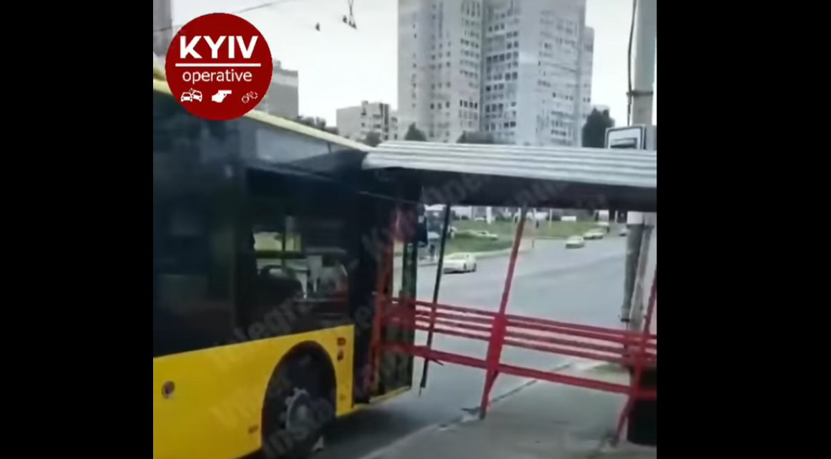 Зупинку погано закріпили / скріншот Зупинку погано закріпили / скріншот