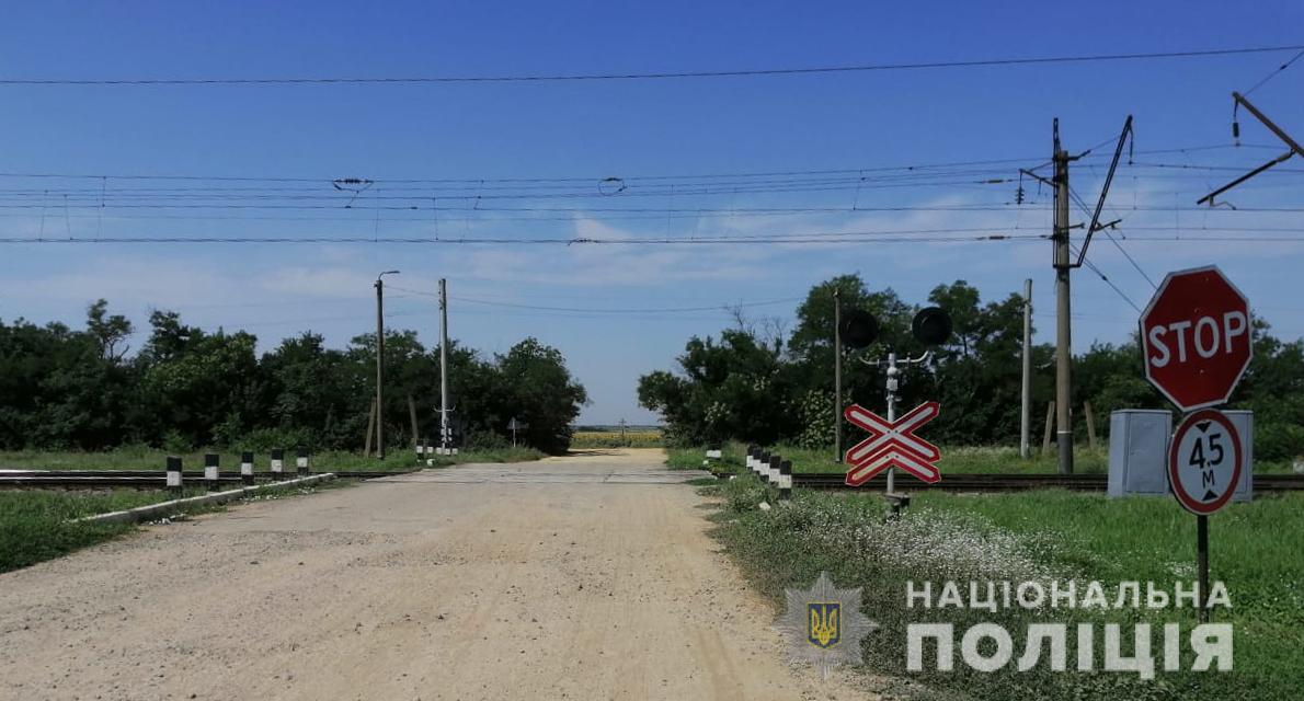 Жінка потрапила під пасажирський потяг / фото НПУ Жінка потрапила під пасажирський потяг / фото НПУ