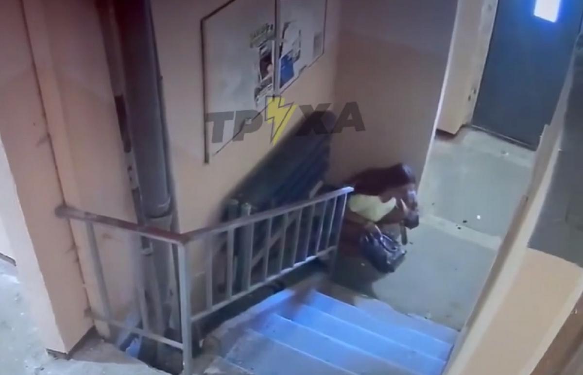Жінка за собою не прибрала / Скріншот Жінка за собою не прибрала / Скріншот
