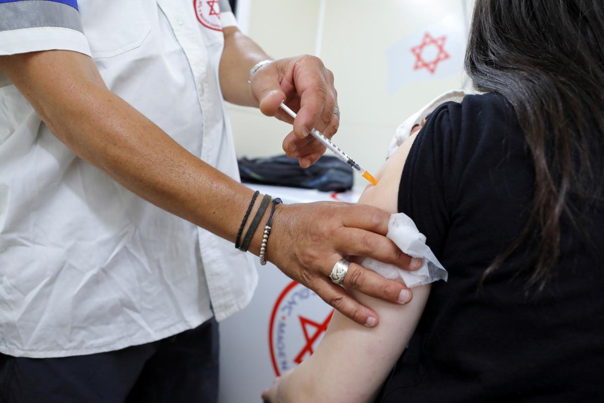 Израильтян призвали сделать четвертую прививку от коронавируса \ фото REUTERS