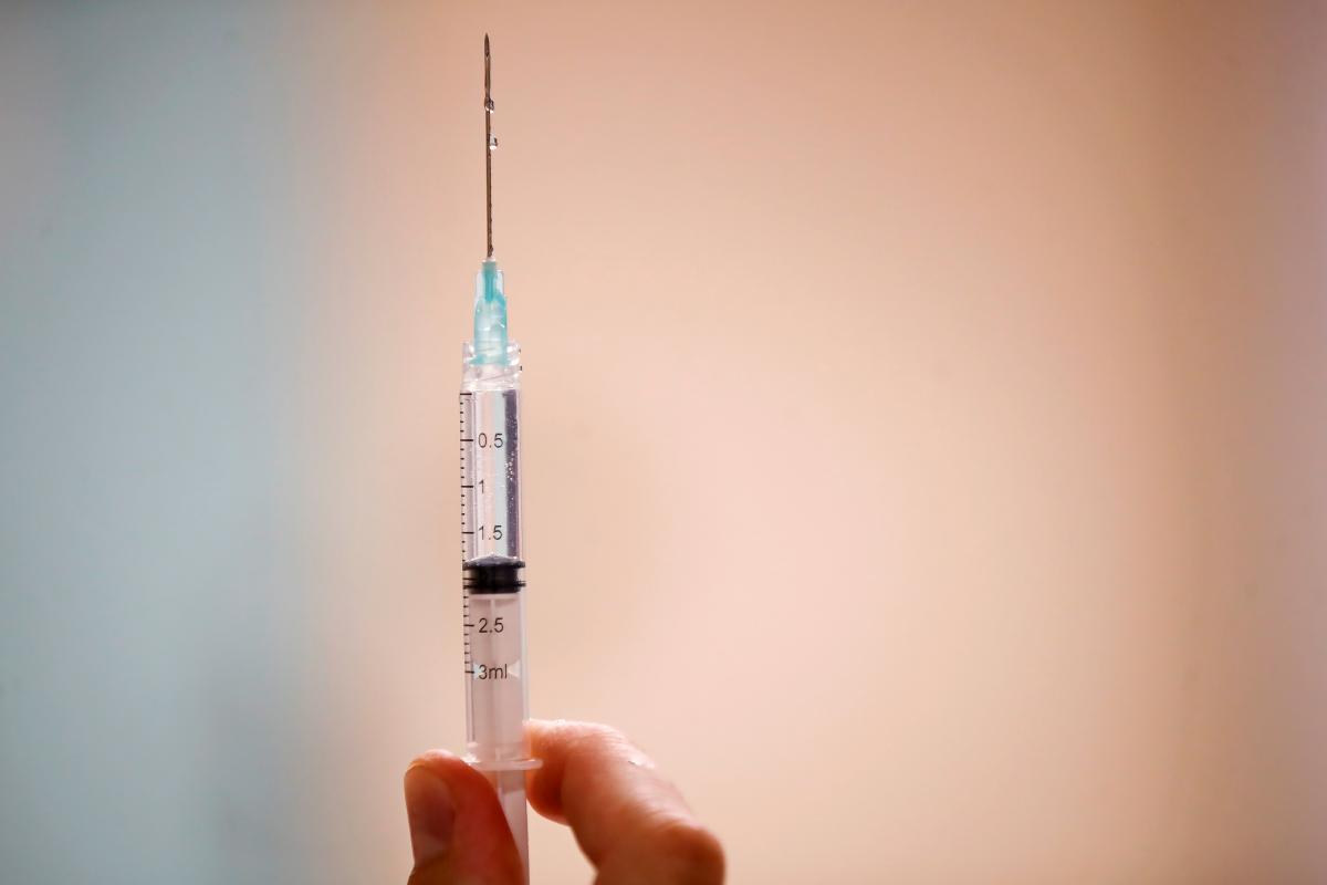 В США одобрили дополнительную дозу вакцины против COVID-19 / фото REUTERS