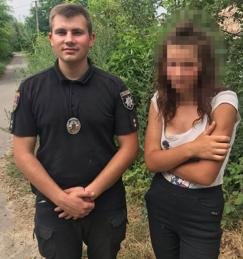 Полицейские разыскали несовершеннолетнюю \ фото Нацполіція Полицейские разыскали несовершеннолетнюю \ фото Нацполіція