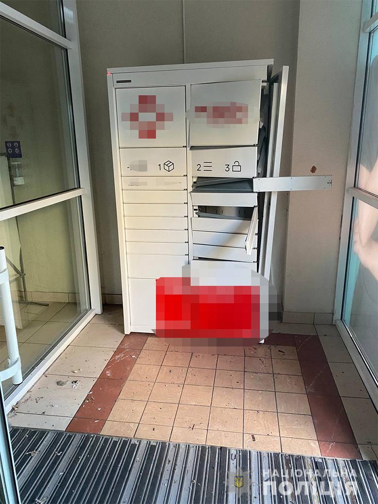 В Киеве и Одессе подорвали почтоматы 'Новой почты': полиция открыла дело (видео) В Киеве и Одессе подорвали почтоматы 'Новой почты': полиция открыла дело (видео)