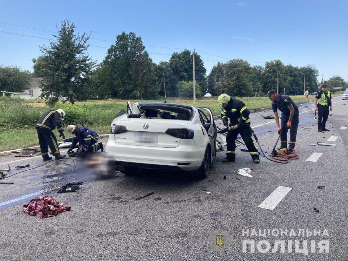Стало известно, кто погиб в ДТП в селе Малая Севастьяновка в Черкасской области / фото Нацполиция Стало известно, кто погиб в ДТП в селе Малая Севастьяновка в Черкасской области / фото Нацполиция