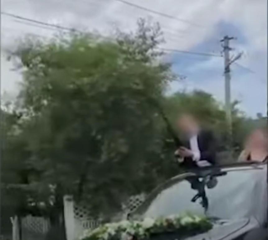Поліція затримала нареченого-бешкетника / скріншот Поліція затримала нареченого-бешкетника / скріншот