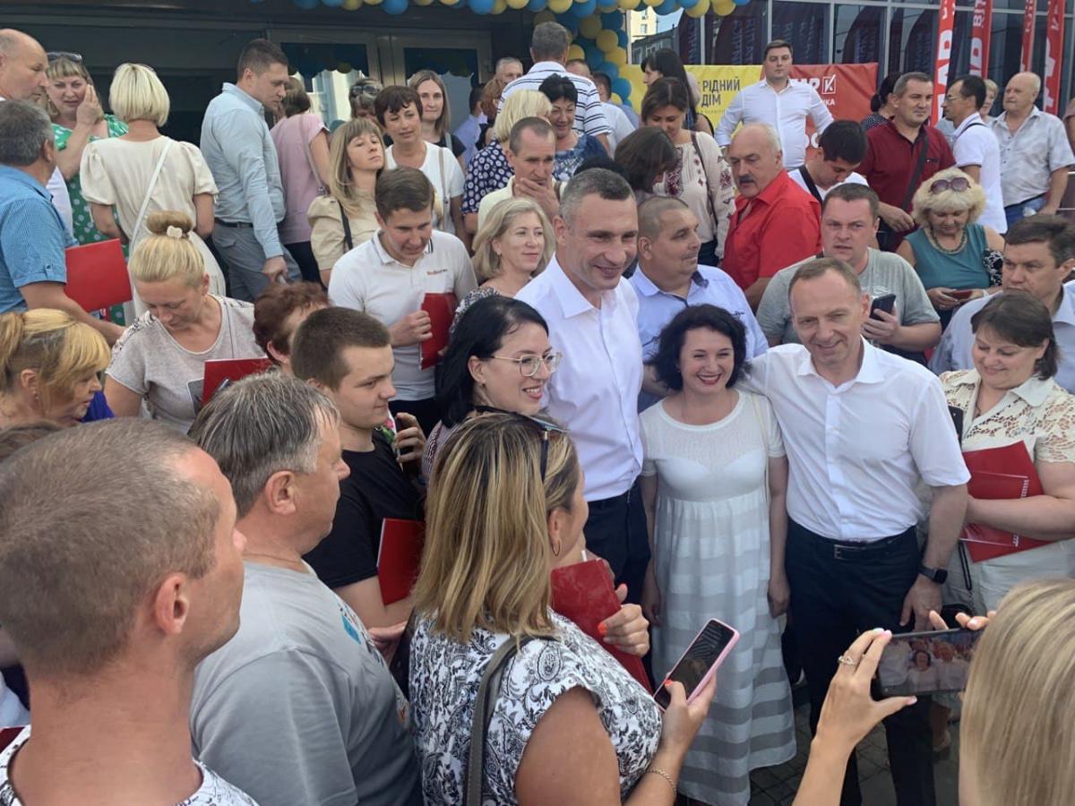 Партия мэра Чернигова Атрошенко пойдет на выборы в Верховную Раду от политсилы 'УДАР Виталия Кличко' Партия мэра Чернигова Атрошенко пойдет на выборы в Верховную Раду от политсилы 'УДАР Виталия Кличко'