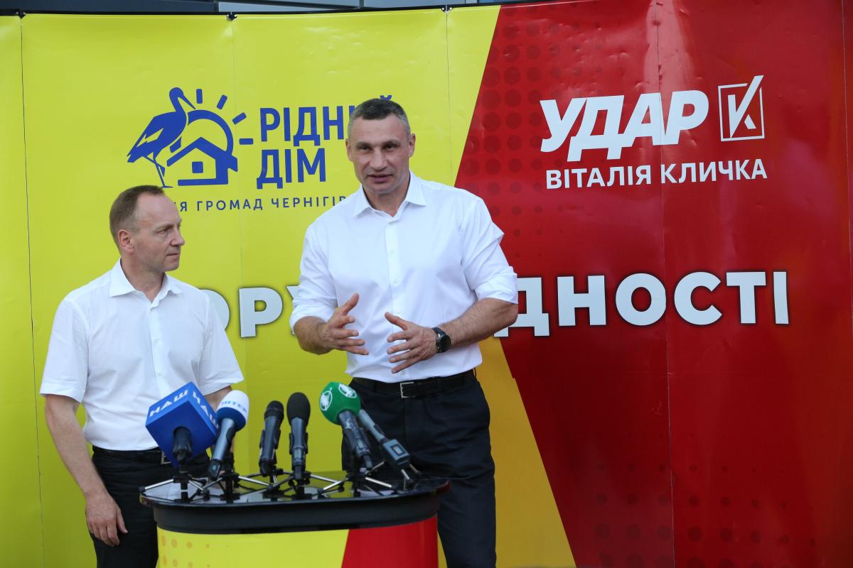 Партия мэра Чернигова Атрошенко пойдет на выборы в Верховную Раду от политсилы 'УДАР Виталия Кличко' Партия мэра Чернигова Атрошенко пойдет на выборы в Верховную Раду от политсилы 'УДАР Виталия Кличко'