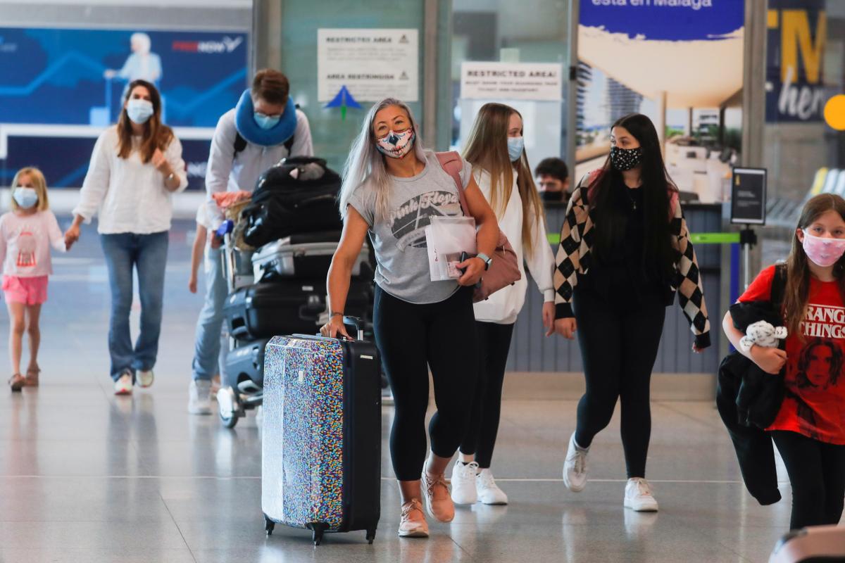Українських туристів впускатимуть до Швейцарії / фото REUTERS Українських туристів впускатимуть до Швейцарії / фото REUTERS