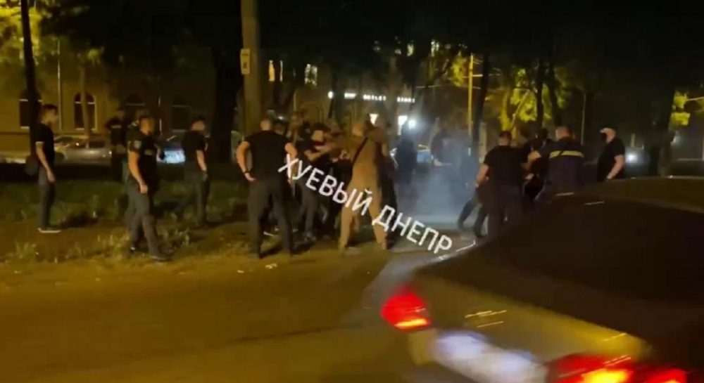 Свой "Техас": в Днепре произошла стрельба из-за демонтажа рекламы, есть раненые - Vimarsana News