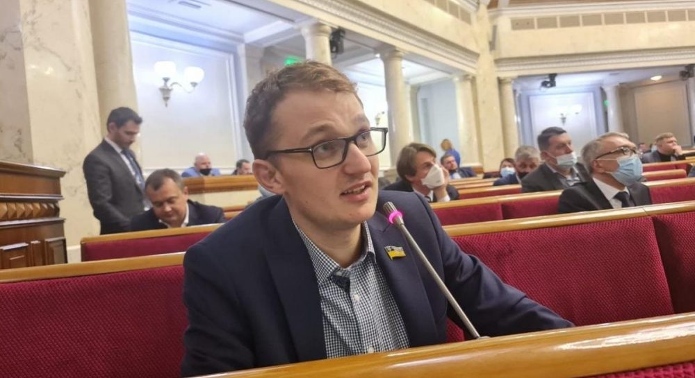 Угодившему в "наркотический" скандал "слуге" Брагару вернули водительские права (фото) - Vimarsana News