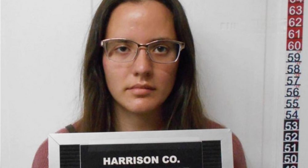 В США 22-летняя учительница совратила школьника и избежала тюрьмы: что сказал судья (фото) - Vimarsana News