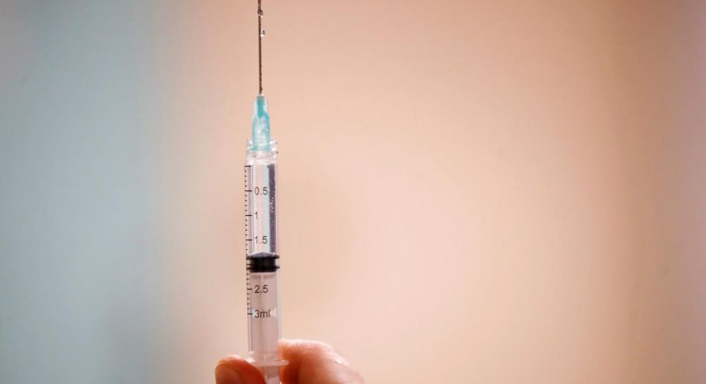 У США одобрили дополнительную дозу вакцины против COVID-19 для людей с ослабленной иммунной системой - Vimarsana News