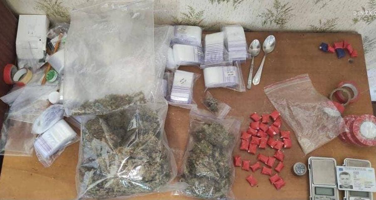 В Киеве задержали 18-летнего наркоторговца с товаром на полмиллиона гривень