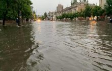 Потужний шторм накрив Бердянськ, без світла залишилися десятки баз відпочинку (фото, відео)