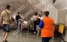 Отбивался шваброй: в Киеве извращенец ударил девушку по ягодицам и поплатился (видео)