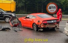 Святкував день народження: у Києві чоловік розбив орендований Mustang (фото)