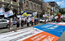 Інвестори банку "Аркада" вирушили до Офісу президента (відео)
