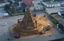 В Дании возвели самый высокий песчаный замок в мире (фото, видео)