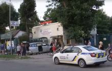 Во Львове водитель иномарки на скорости влетел в здание: есть пострадавшие (видео)