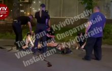 Разошлись швы: в Киеве мужчина скончался на улице от потери крови – СМИ (видео)