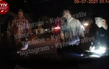Ниндзя из Фастова: неадекват с разбега протаранил авто патрульных и попал на видео